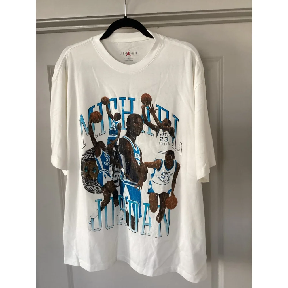 Jordan Flight Essentials Men’s Graphic T-Shirt Size: Large Color: Sail